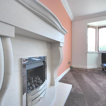 Entire And Exclusive Four Bed Detached Villa Lostock Exterior foto